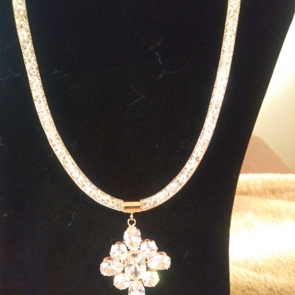 White Austrian Crystal Flower Pendant Necklace 21Inch - Picture 2 of 16